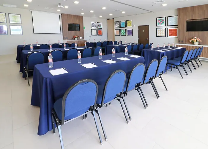 Express & - By Ihg Hotel 3*