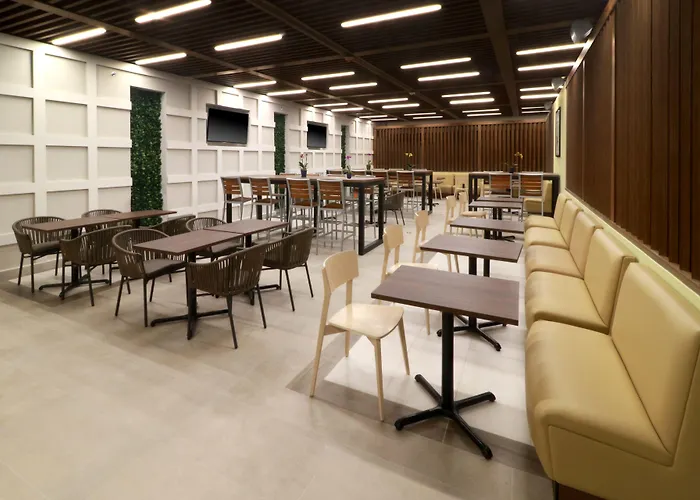 Express & - By Ihg Hotel 3*