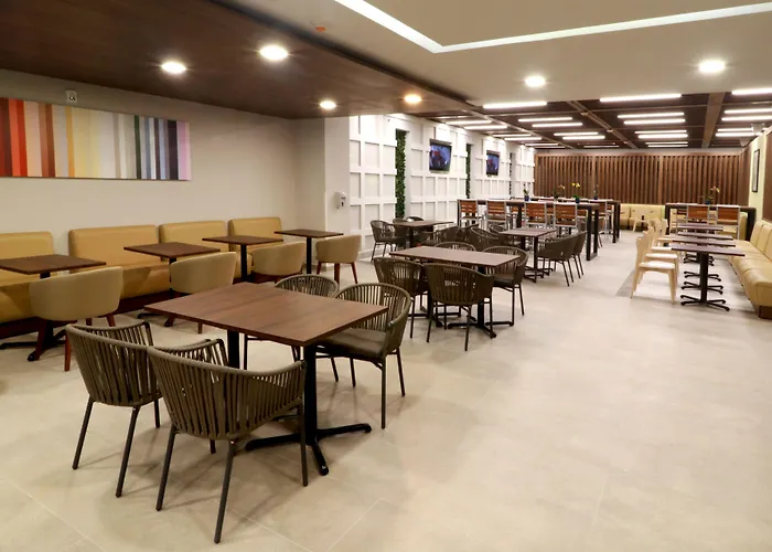 Express & - By Ihg Hotel 3*