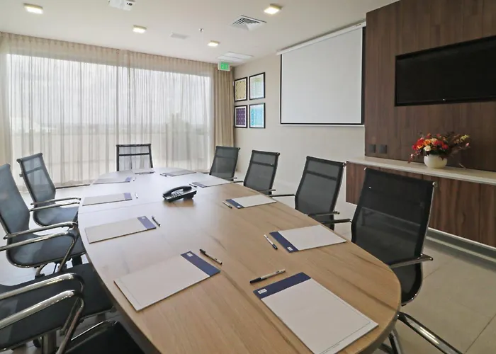 Express & - By Ihg Hotel 3*