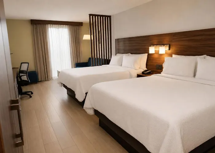 Express&suites - Playa Del Carmen, An Ihg Hotel