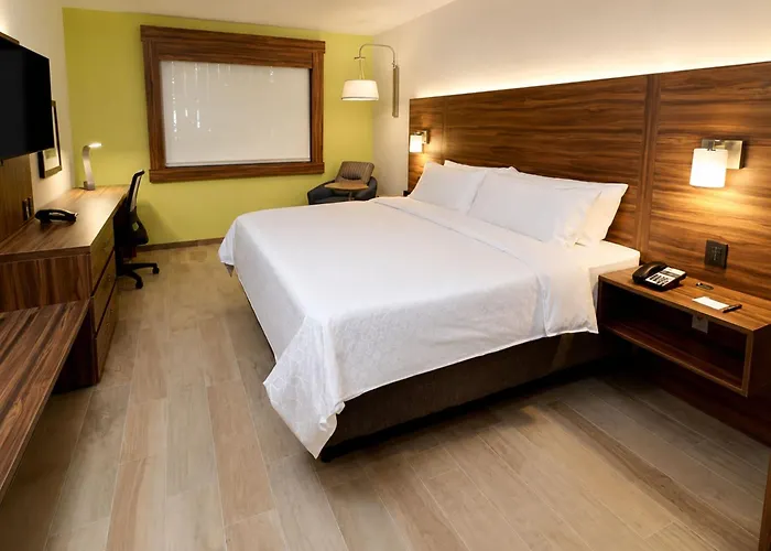 Hotel Express&suites - Playa Del Carmen, An Ihg 3*